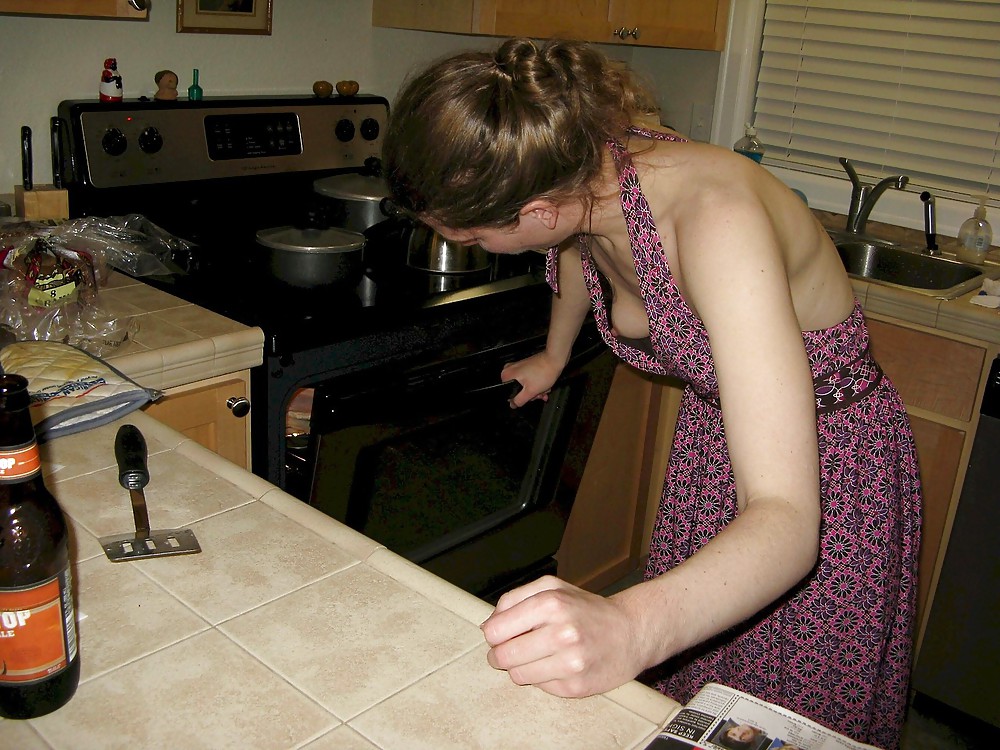 Girls in the Kitchen adult photos