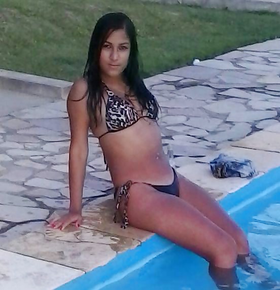 Wanessa de Fio Dental na Praia adult photos