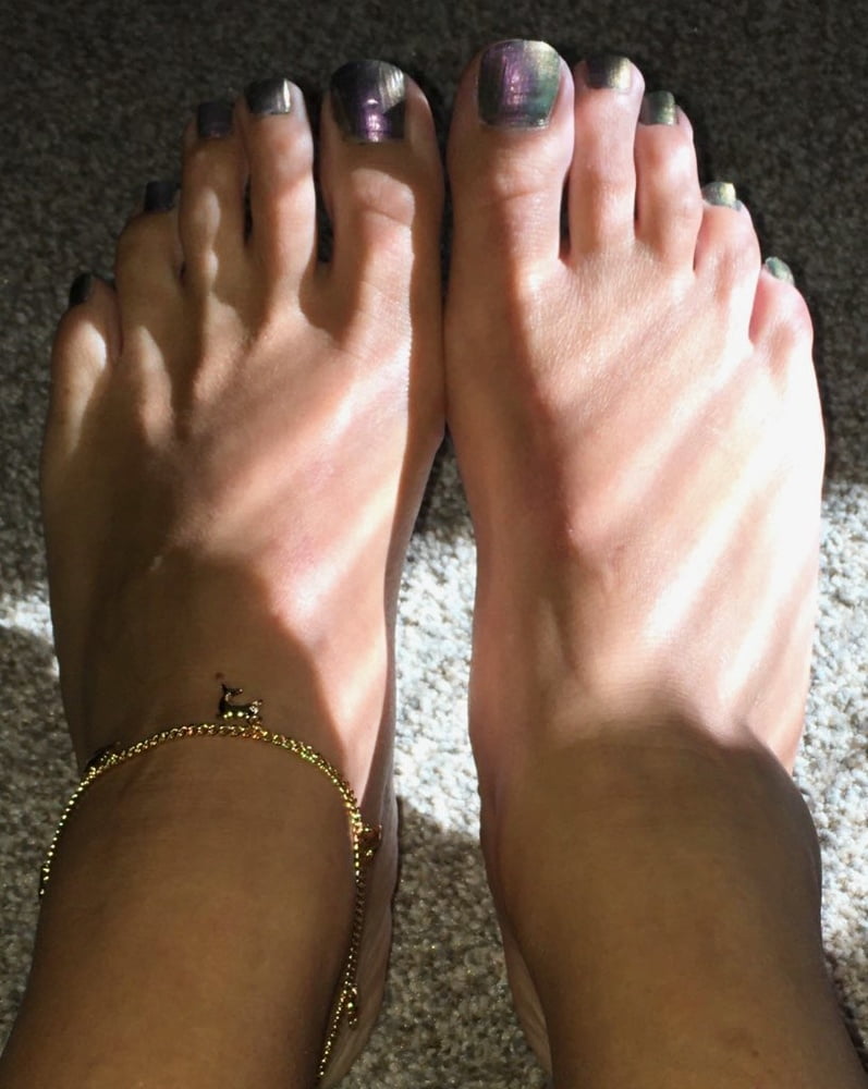 Some feet pics for all you foot guys out there - 26 Pics 
