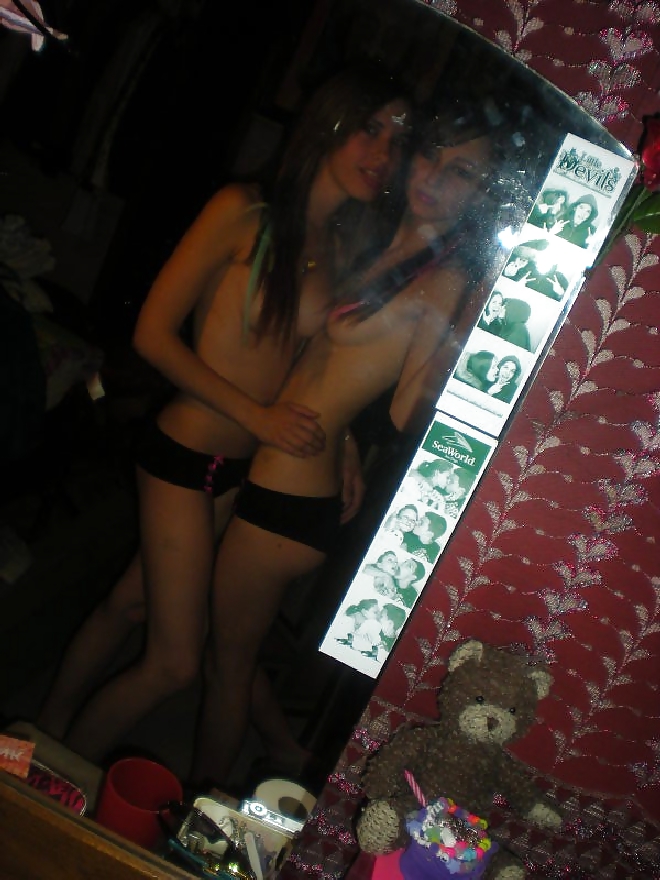 2 HOT TEEN BITCHES (Sisters?) adult photos