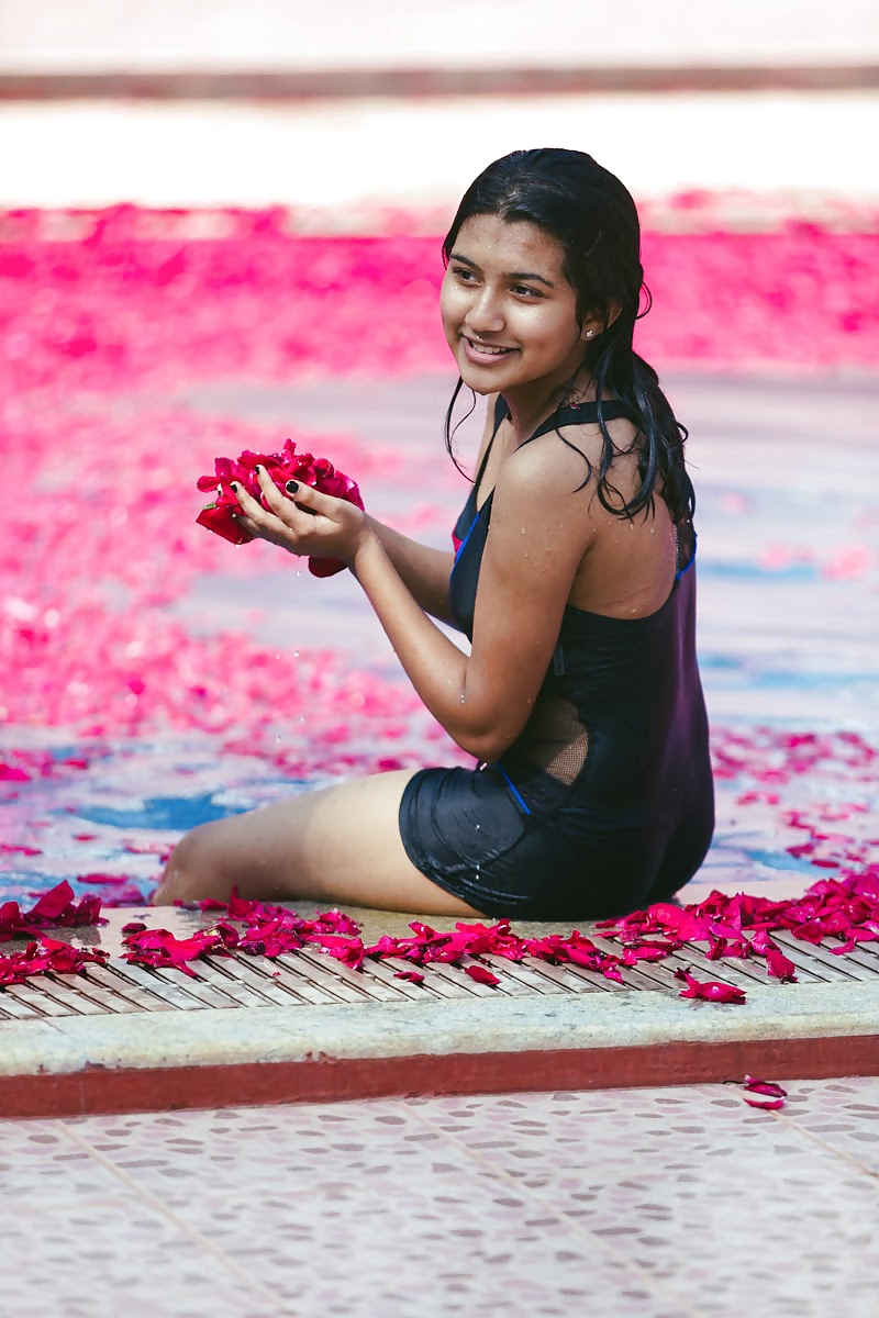 Desi Showing Assets 51 adult photos