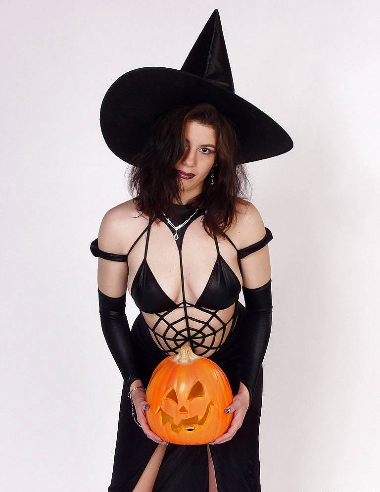 Sehen Sie sich Halloween Sluts - 57 Bilder auf xHamster.com an