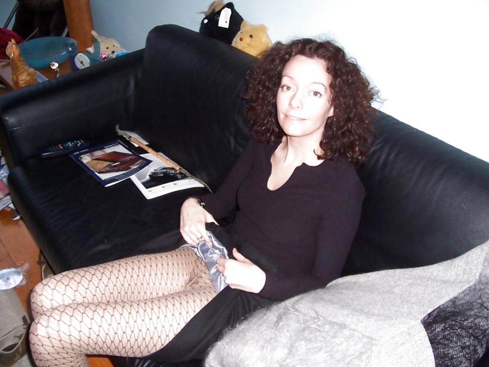 Amateur mature brunette lady wearing pantyhose. adult photos