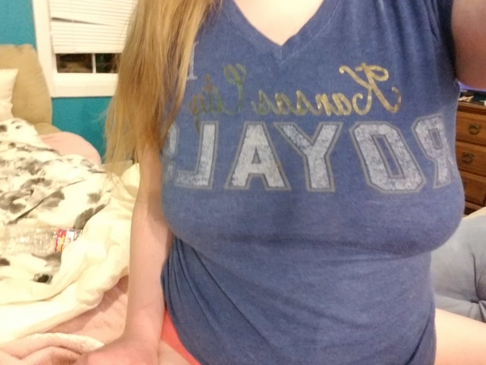 18 yo slut will take pics for u 2