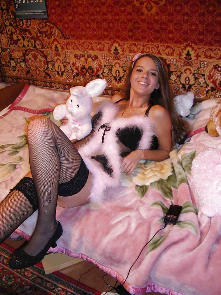 Pretty Russian Girl Pose at Home adult photos