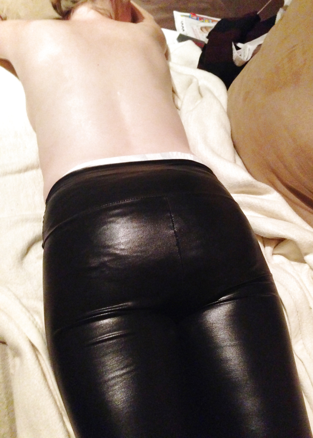 My Girlfriend wearing Diaper adult photos