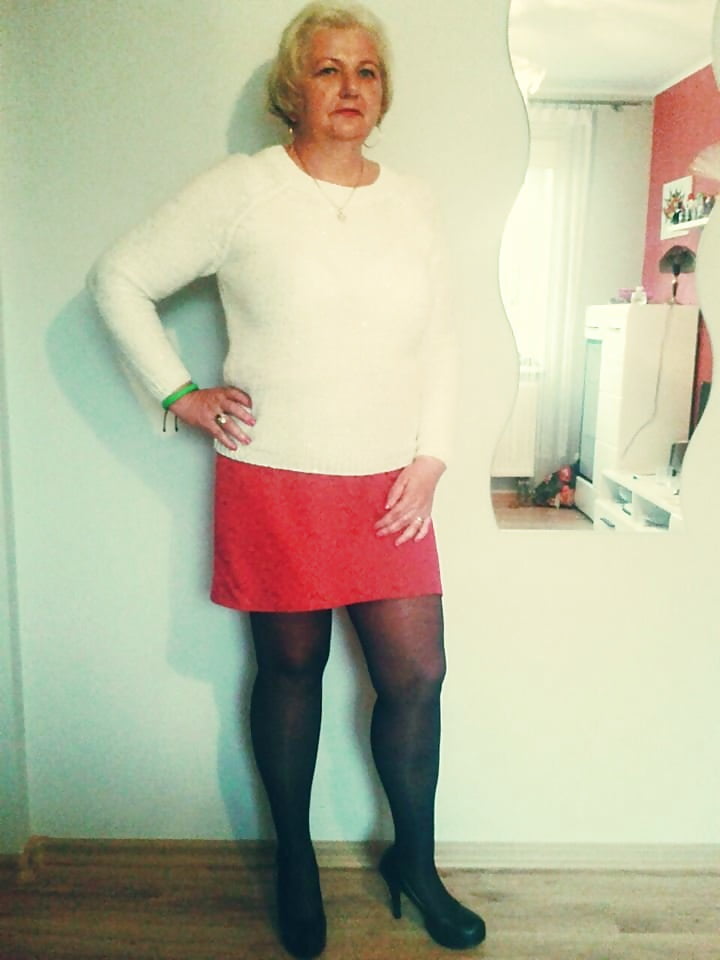 Beth - Sexy Granny adult photos