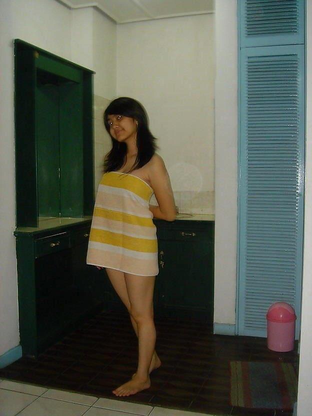 LITTLE INDONESIAN GIRL adult photos