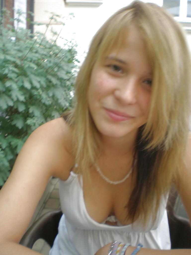 HOT GIRL PRISCILLA adult photos