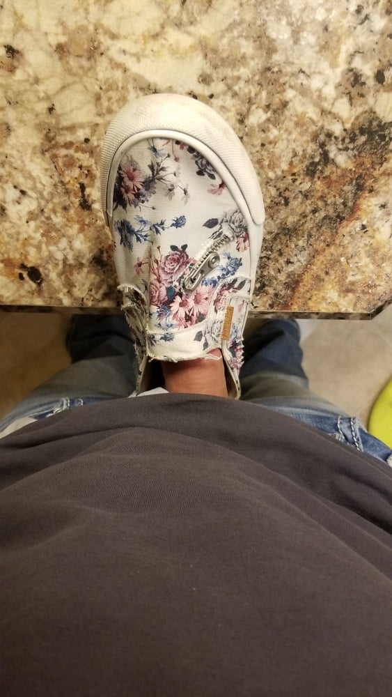 Cumming in her new slip-on!Oops - 11 Photos 