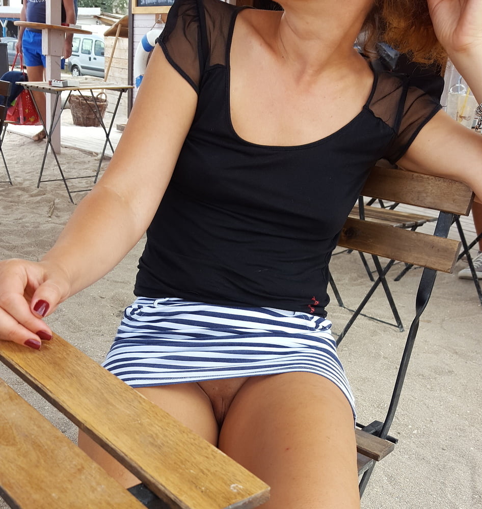 upskirt-met-cafe-hottest-black-and-white-sex-nude-gif