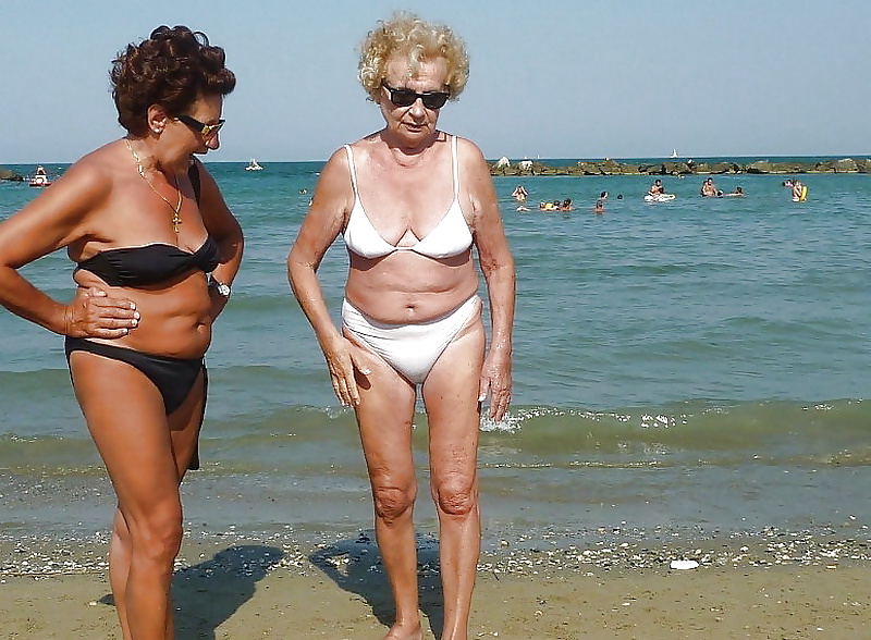 Sexy Mature Grannies on the beach! Amateur mix! adult photos