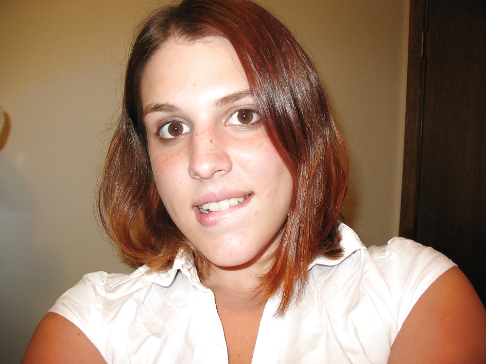 Pretty Amateur Teen Carole 2 adult photos