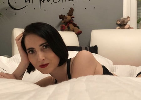 hot pics   lou nesbit lia louise         