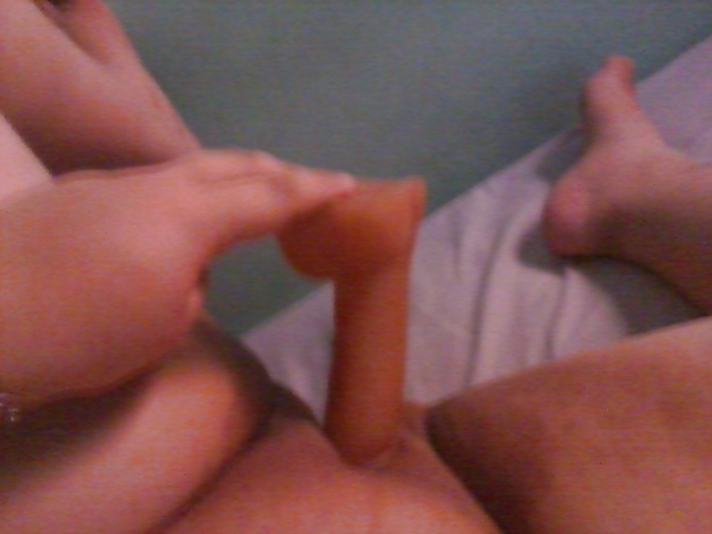 Aninha e seu brinquedo adult photos