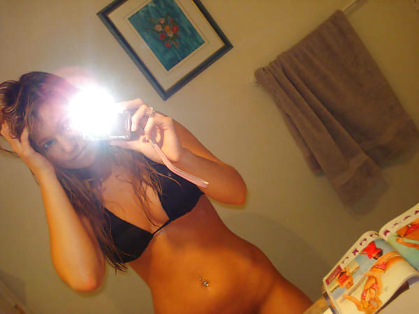 18yo Amateur Babe Selfshoot Pics adult photos