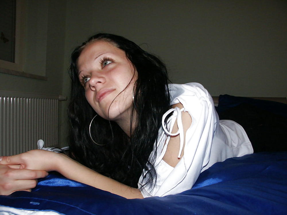 BEAUTIFUL AMATEUR TEEN FROM BERLIN III adult photos