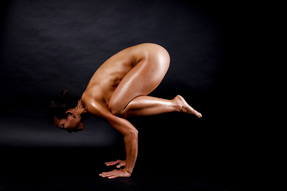 nude-yoga-calendar
