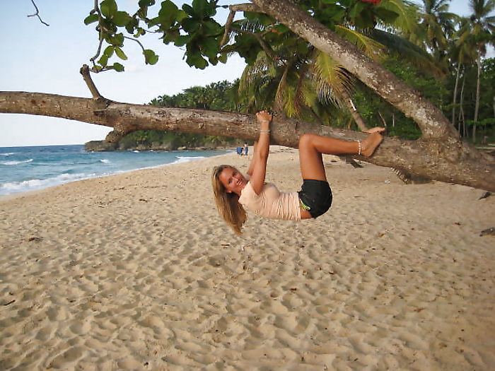 Lovely bikini girls.... adult photos