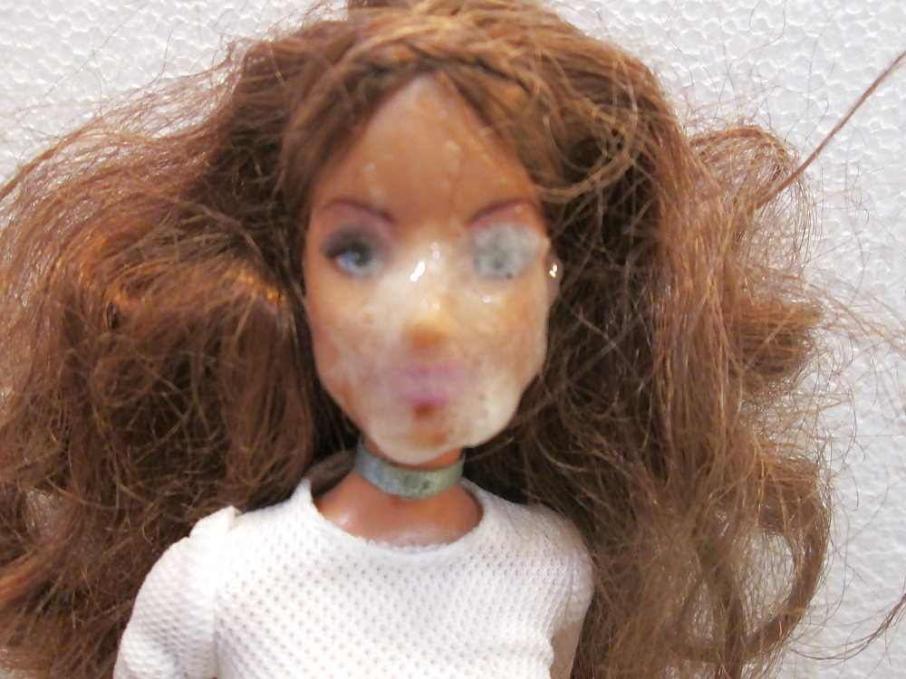 Guarda Brunette hottie doll facial - immagini di 10 su xHamster.com! 