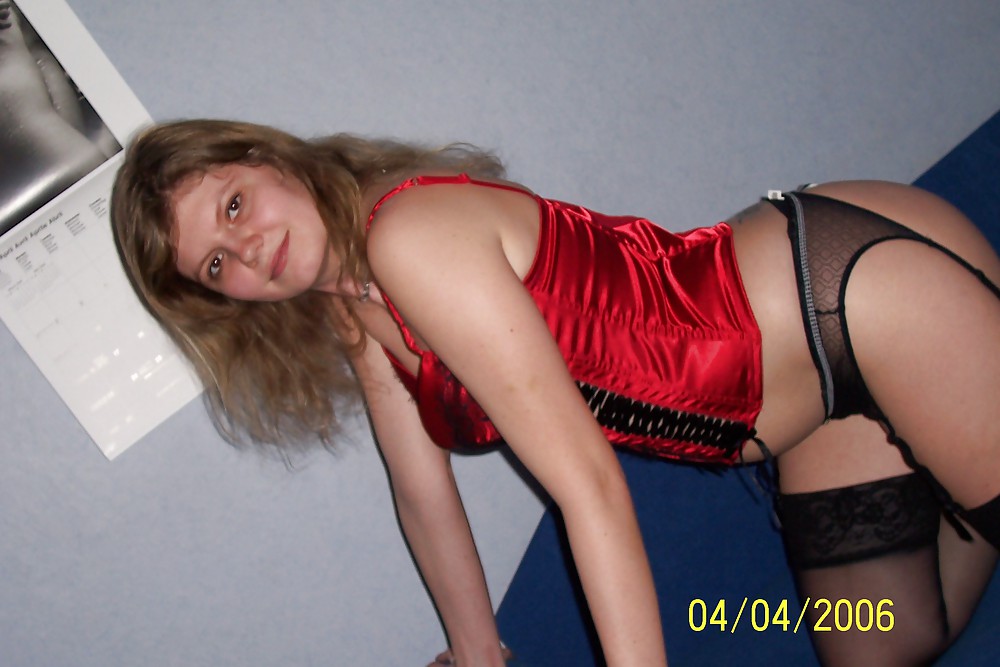 Nadine in einer roten Korsage adult photos