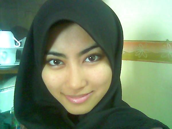 Malay Girl not ashamed adult photos