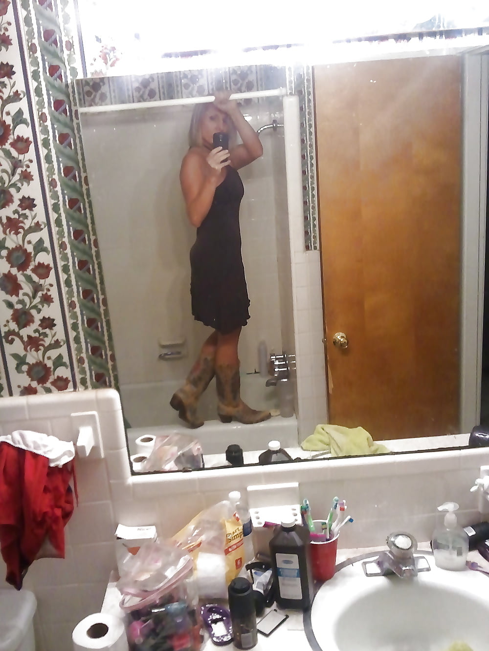 Christie W (1085) adult photos