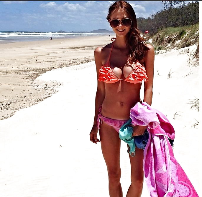 Stunning Gals on the Beach 2016 adult photos