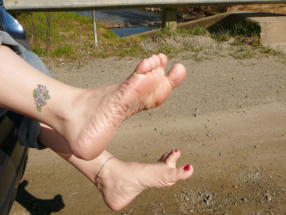 queen feet adult photos