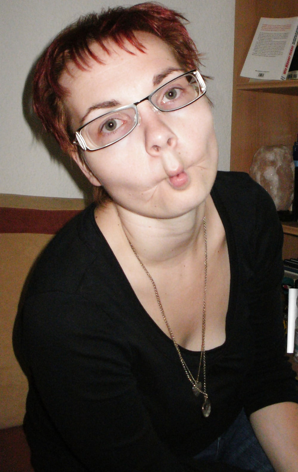 Anja schluckt alles adult photos