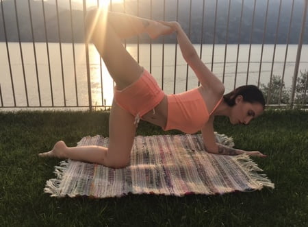 hot pics lou nesbit lia louise           