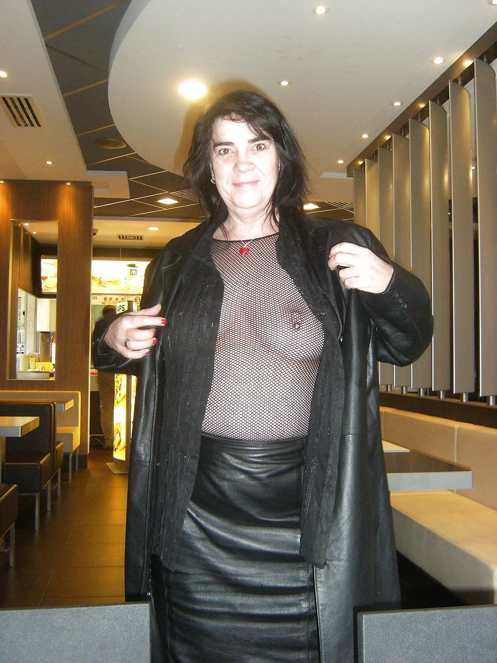 Mature BBW wife showing off... adult photos