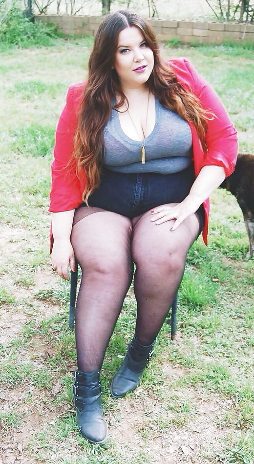 Full thighs in the mini 67 adult photos