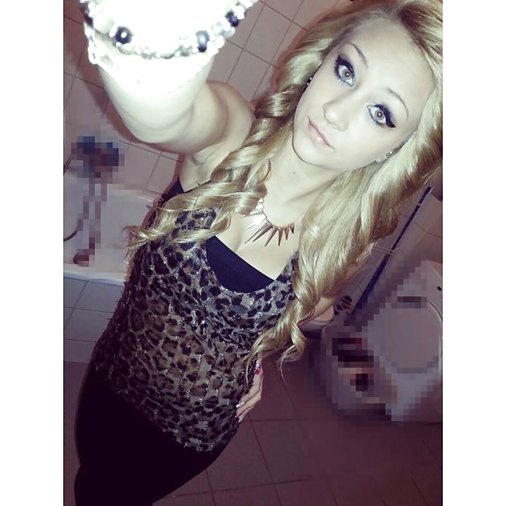 Facebook Girl II adult photos