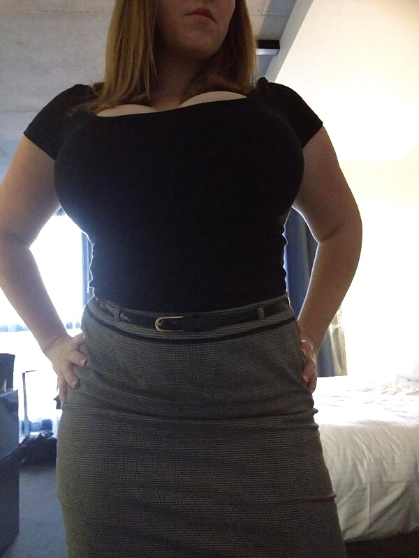 Thick and Bust Slut Emma from Twitter adult photos