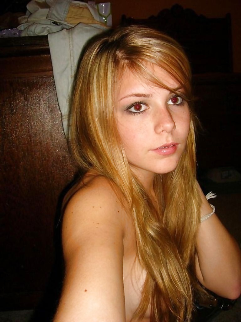 Cute Blonde ChiX adult photos