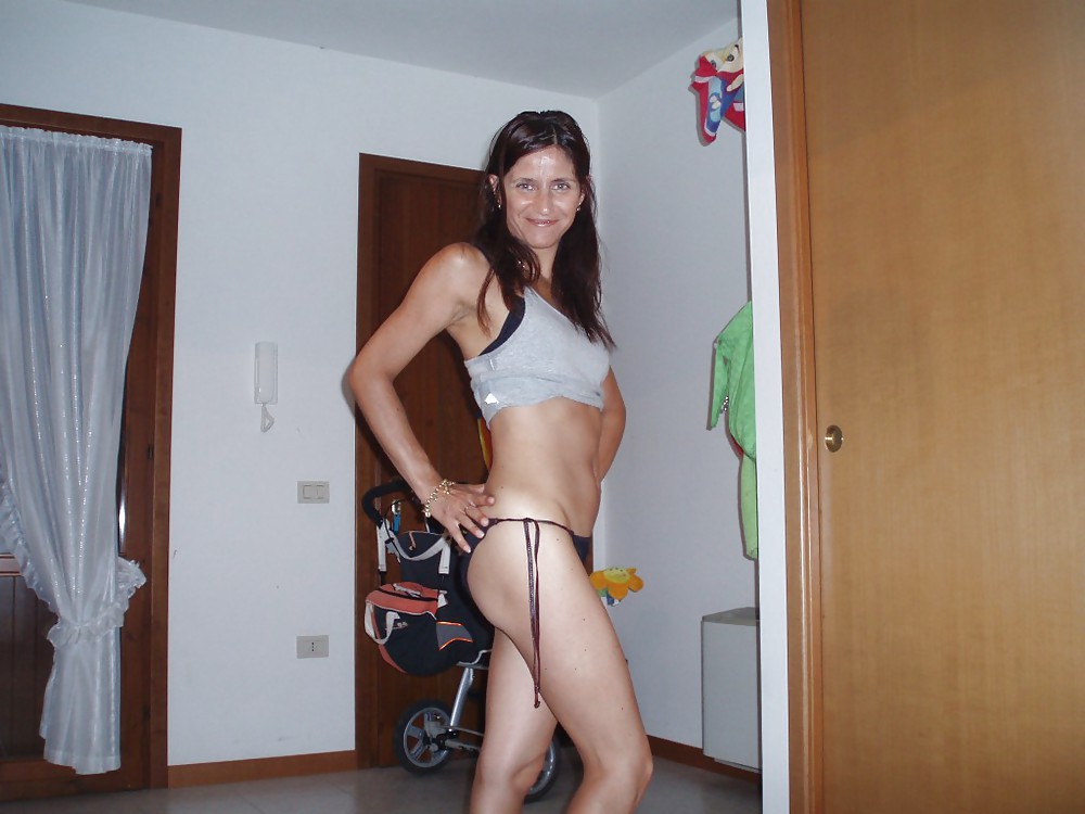 REAL GIRLS FROM AROUND THE WORLD - GABRIELLA adult photos