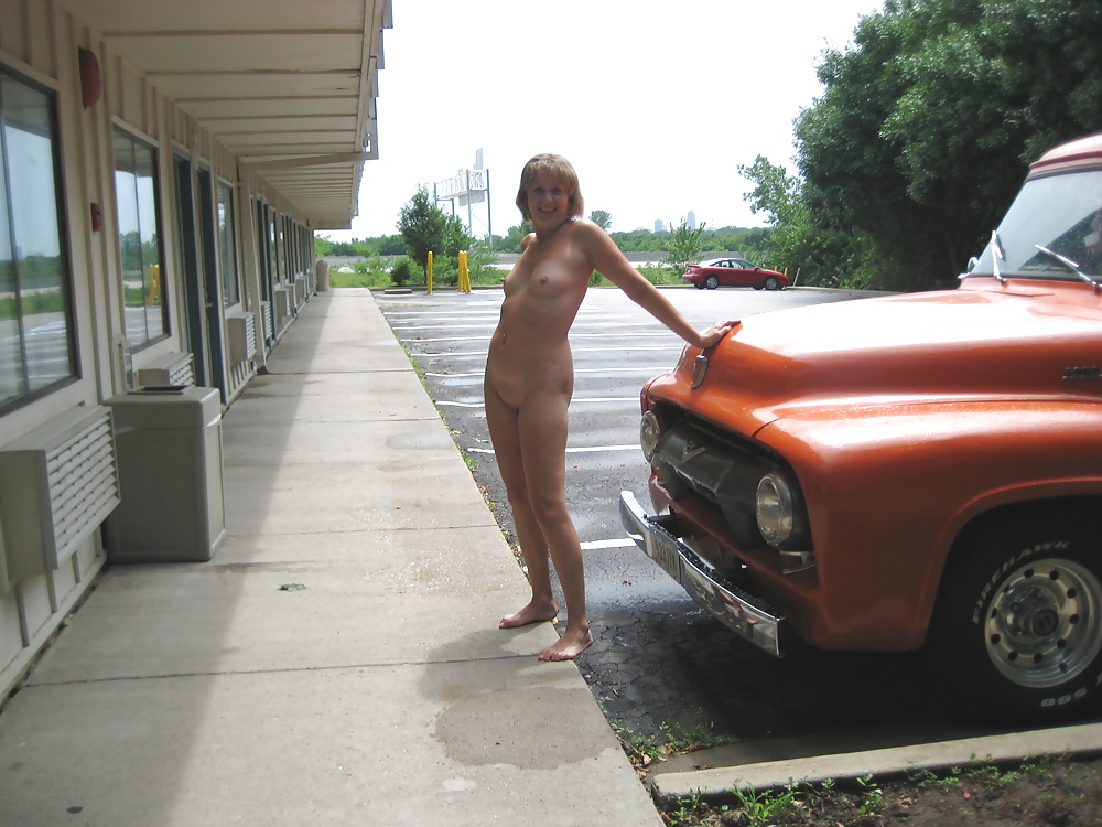 Older Wife Loves To Ne Nude Everywhere ( big gallery ) adult photos