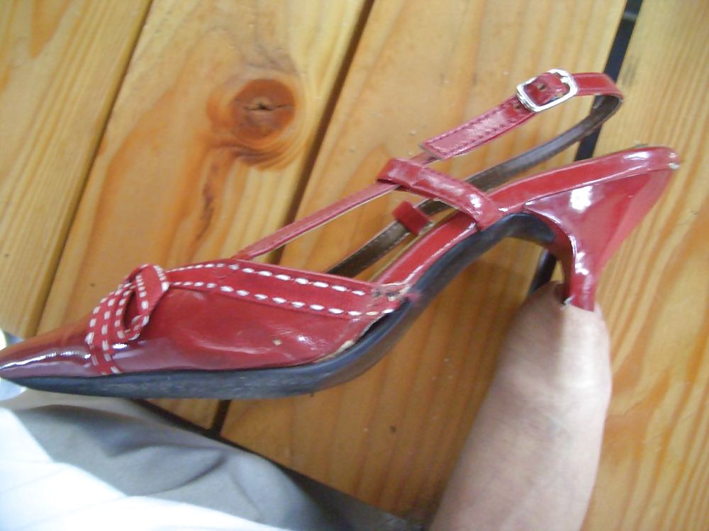 red high-heeled sandales and cock adult photos