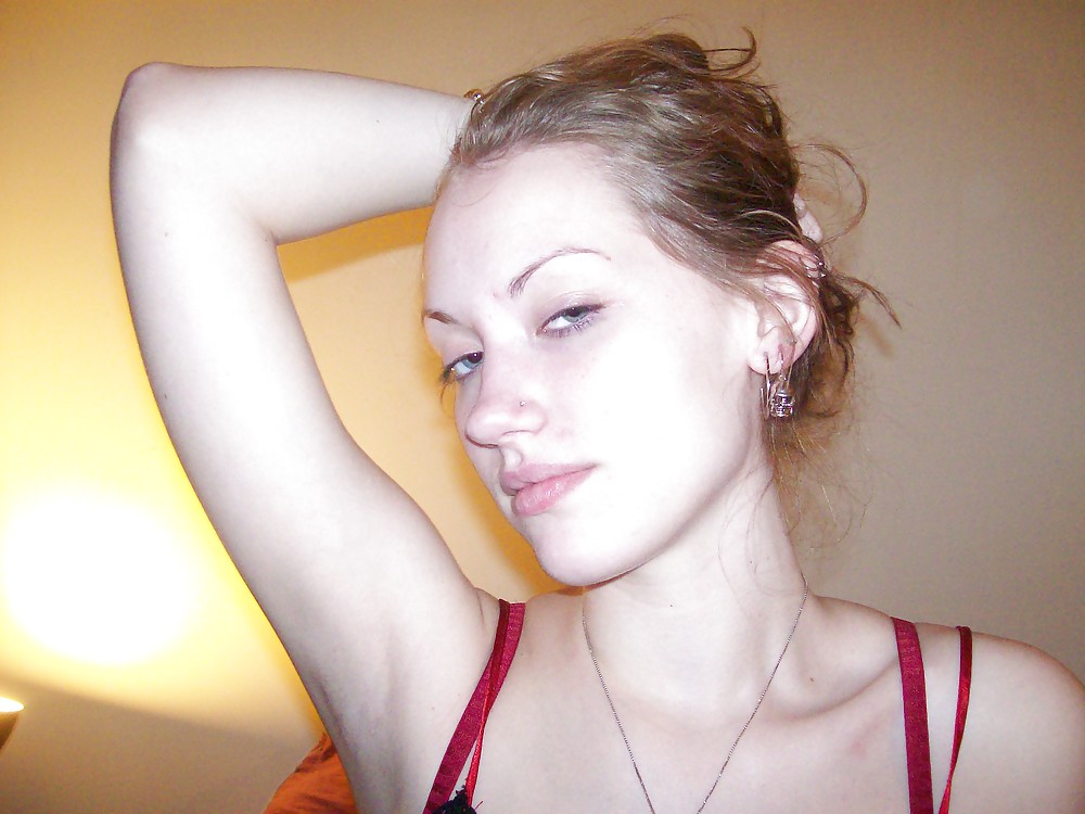 Very Hot College Babe in Action. adult photos