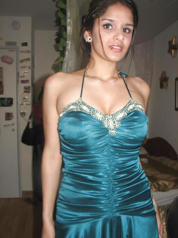 SEXY LATINA CHICK adult photos