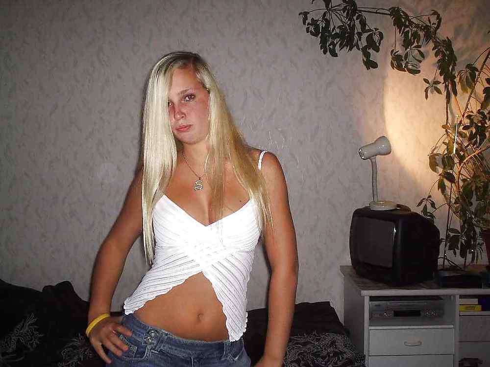 Sweet Amateur Teen Shows Body by DarKKo adult photos