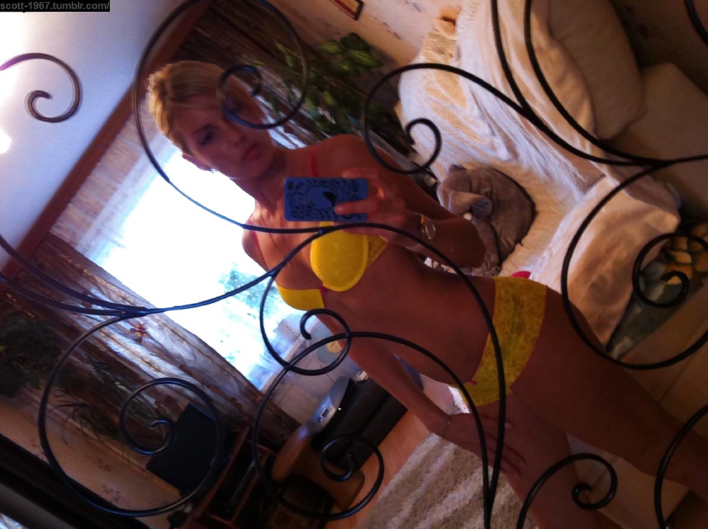 Blonde Milf Selfies adult photos