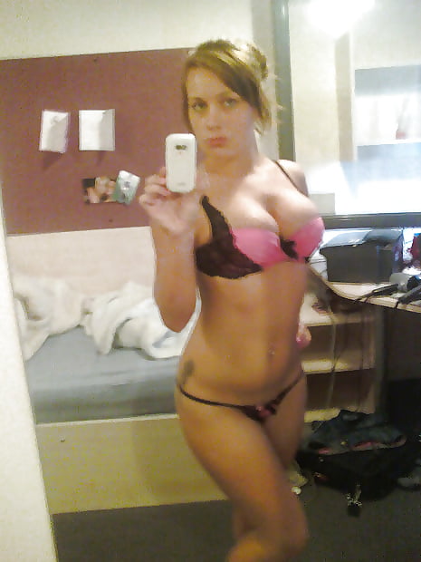 Jolie coquine de 18 ans adult photos