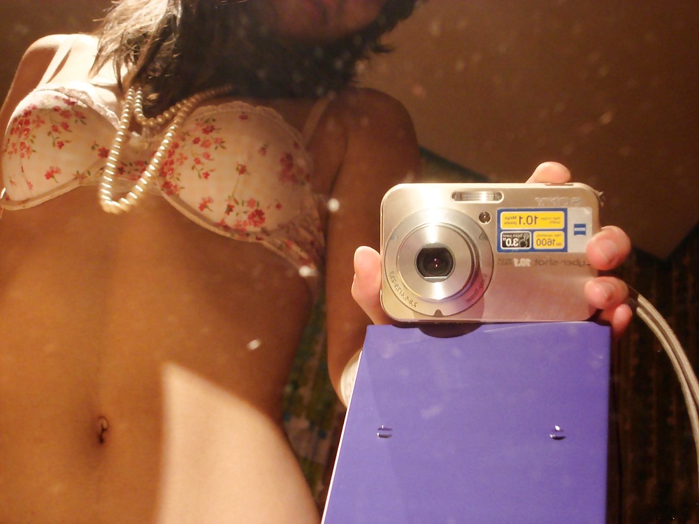 19yo Stacy takes selfies for her friends adult photos