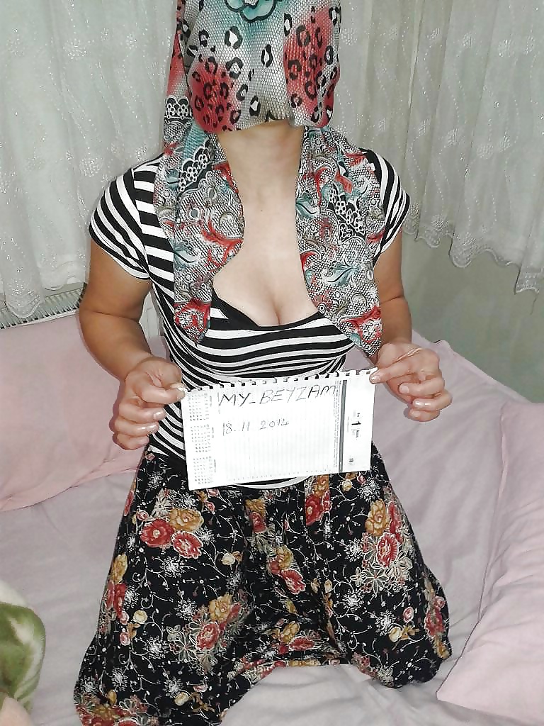 Turkish Turbaned Slut Beyza adult photos