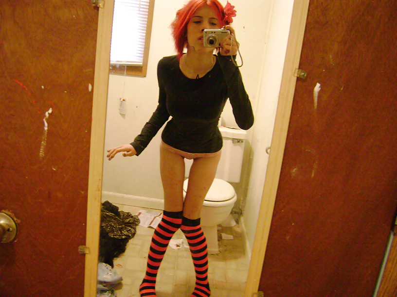 Sexy Emo Redhead Teenchick adult photos