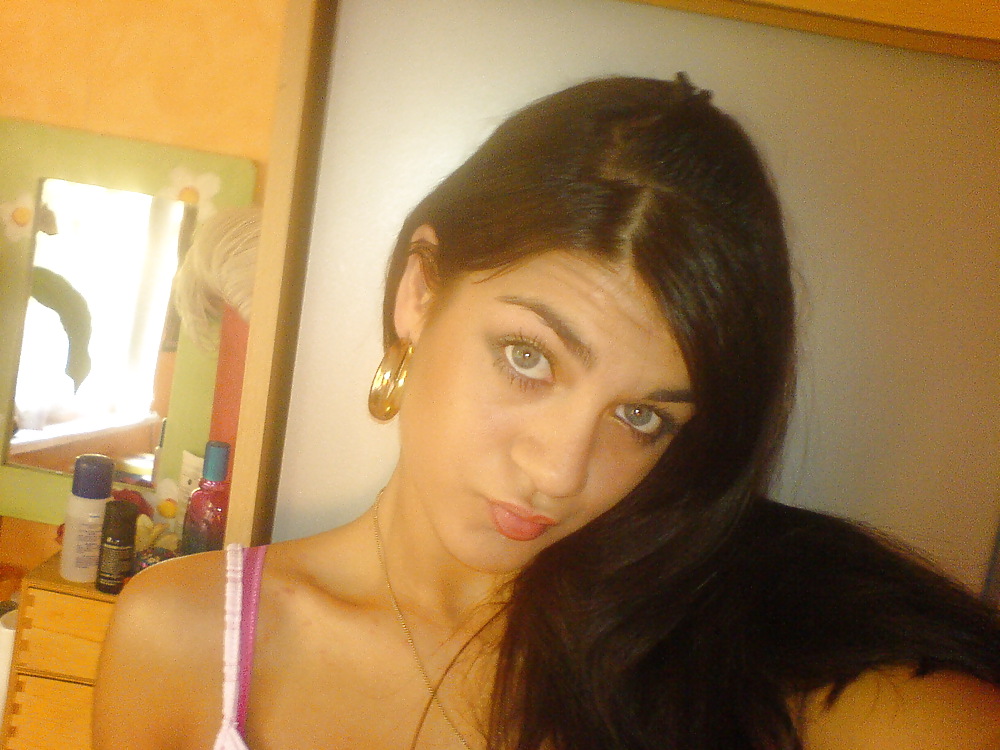 Pretty Amateur Saaba adult photos