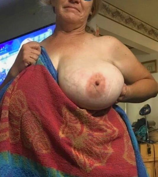 Huge real tits on this Latina babe