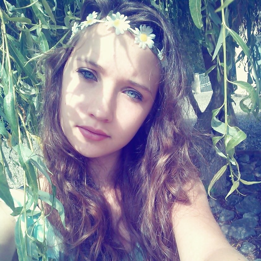 Mention Speciale: Depucelee par tous les trous adult photos